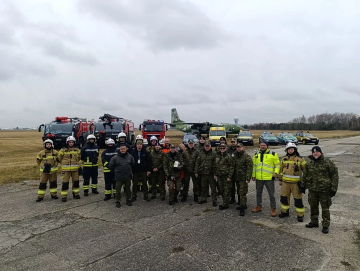 Obraz do artykułu: IZOTOP – 2025 na lotnisku w Przyrzowicach – ćwiczenia służb z substancjami promieniotwórczymi