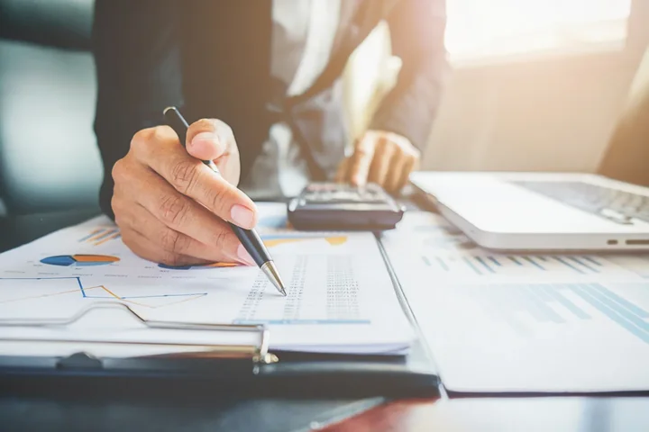 Leasing ładowarki czołowej – jak zoptymalizować inwestycję w sprzęt ciężki?