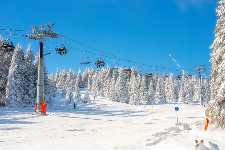 Dlaczego Katowiczanie upodobali sobie jazdę na nartach w Szczyrku?
