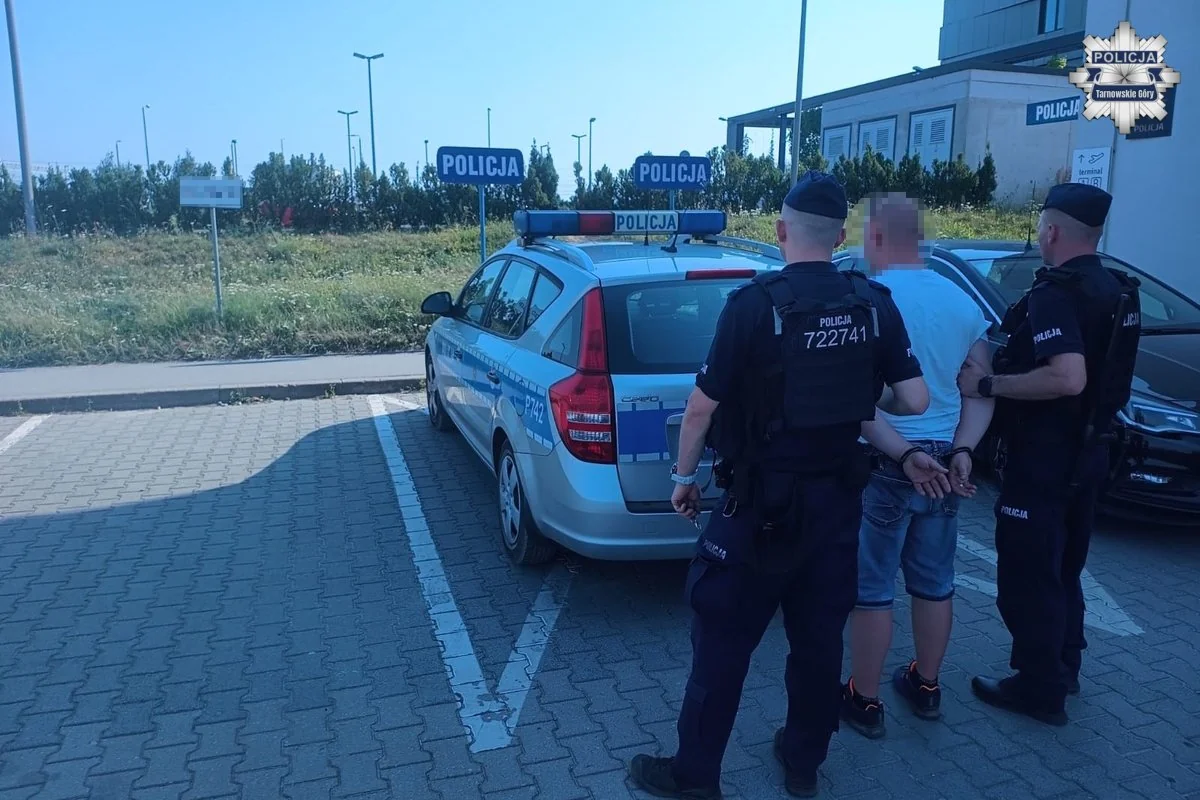Nielegalnie latał dronem przy lotnisku w Pyrzowicach - Wiadomości Policja Śląska