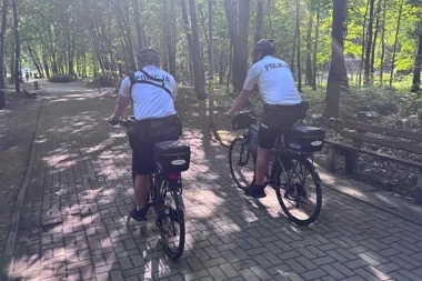 Dzielnicowi na rowerach po raz kolejny zatrzymali poszukiwanego - Wiadomości Policja Śląska