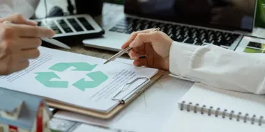 Umowa z ZEME na odbiór odpadów z firmy – jak przygotować się do współpracy krok po kroku