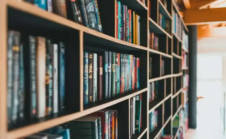 Książki, góry i rozmowy — biblioteka rozgrzewa listopad w Katowicach