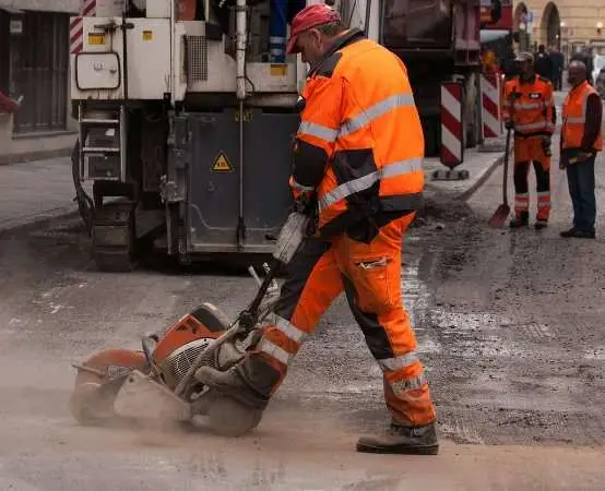 Skrzyżowanie DW 933 z ul. Górniczą po przebudowie - bezpieczniej i ciszej