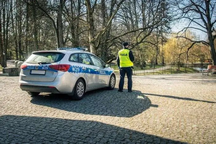 Śliskie drogi w regionie - najważniejsze zasady bezpieczeństwa dla kierowców