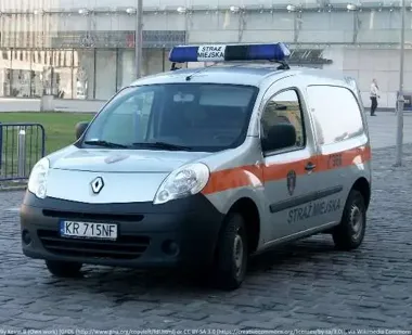Auto na ścieżce rowerowej kończy się mandatem i sprawą w sądzie