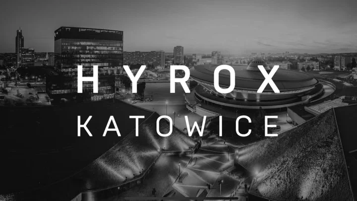 Obrazek przedstawia grafikę promocyjną wydarzenia HYROX — dwudniowe zawody fitness w Katowicach