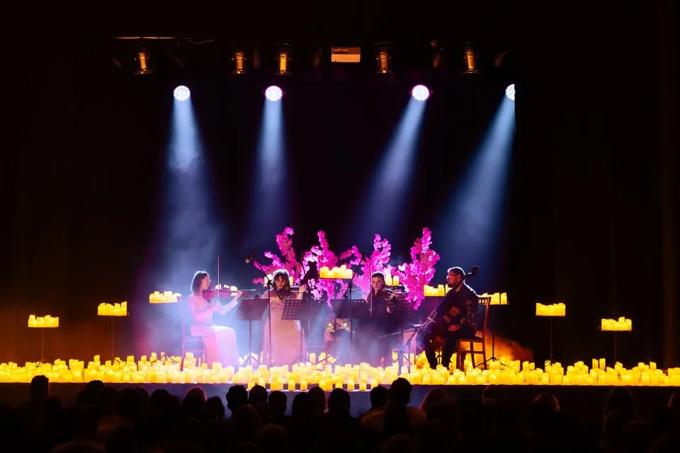 Grafika promocyjna wydarzenia Koncert przy świecach: Muzyka filmowa – Katowice
