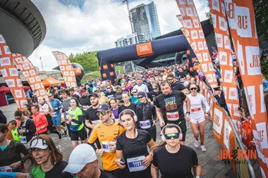 Grafika promocyjna wydarzenia II JBL Run Katowice — bieg charytatywny w sercu miasta