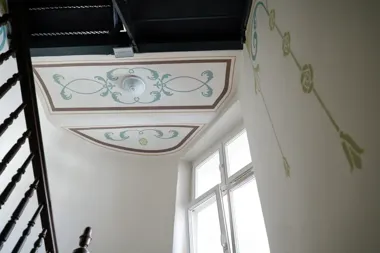 Polichromie wróciły na ściany. Kamienica przy Teatralnej odzyskała blask