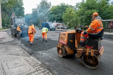 Katowice zyskają nowe chodniki, asfalt i parkingi. Drogowcy kończą kolejne prace