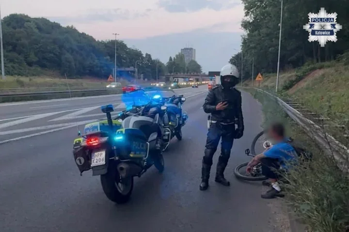 Rowerzysta z ponad 1,5 promila wjechał na A4. Policjanci przerwali jazdę