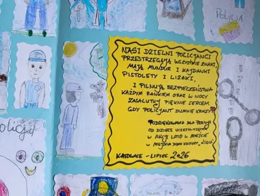 Katowiccy policjanci ostrzegali dzieci przed wakacyjnymi zagrożeniami