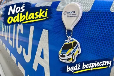Jesienny zmrok ogranicza widoczność. Odblask może być widoczny z 300 metrów