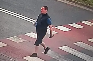 Policja szuka mężczyzny po kradzieży telefonu i karty w Katowicach
