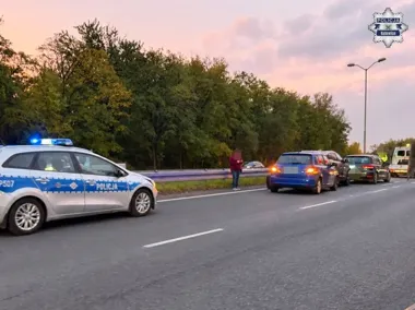 Jeden błąd kierowcy i cztery uszkodzone samochody w Katowicach
