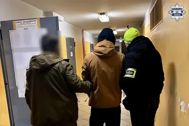 22 i 20-latek wpadli po bankomatowej akcji na podszywacza