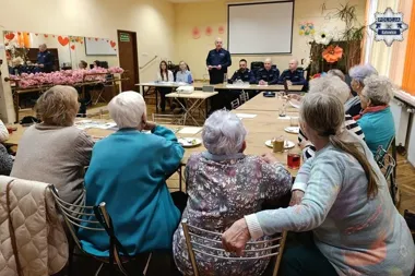 Seniorzy w Zawodziu usłyszeli, jak oszuści polują na ich oszczędności