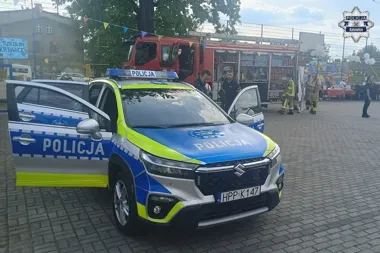 Policyjny radiowóz na festynie w Katowicach przyciągnął uwagę uczniów