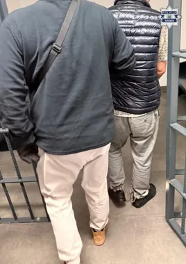 „Walizka” na parkingu centrum handlowego - dwóch Gruzinów w areszcie