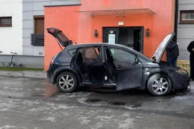 Po służbie zareagował błyskawicznie - katowicki policjant ugasił płonące auto