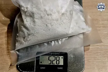 Kilogram narkotyków i prawie 15 tys. zł w Ligocie - policja zatrzymała dwóch