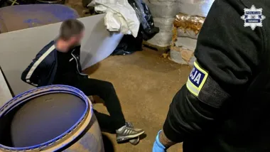 W hali w Katowicach policja odkryła ponad tonę tytoniu - stawka szła w miliony