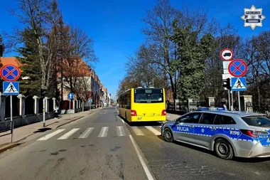 Autobus potrącił seniorkę na przejściu - śledztwo toczy się w Katowicach