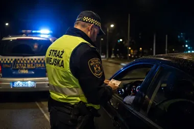 Nocna kontrola w Katowicach ujawniła zakaz i niesprawne auto