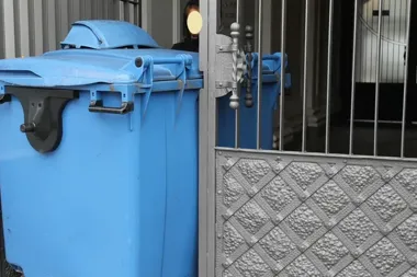 Kubeł po odbiorze ma zniknąć tego samego dnia. Kontrole w Katowicach