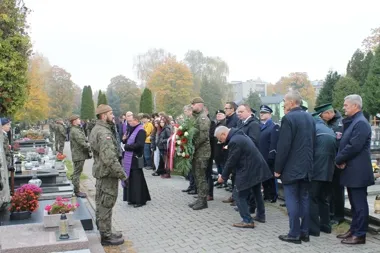 W Katowicach odsłonięto pomnik policjantów - ofiar zbrodni katyńskiej