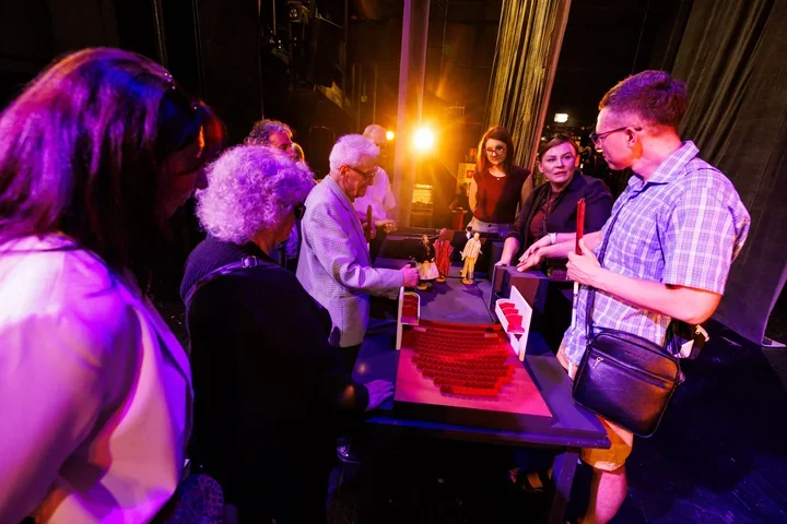 Piąta strona świata zyskuje nowy wymiar - teatr do słuchania i dotykania