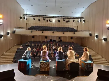 „Matki śnieżne” wracają do Katowic po teatralnej podróży po Polsce