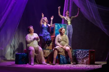 „Matki śnieżne” ruszają w Polskę - teatralna podróż z ważnym tematem