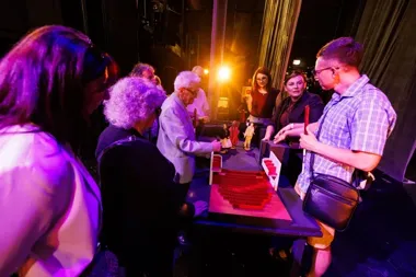 Piąta strona świata zyskuje nowy wymiar - teatr do słuchania i dotykania