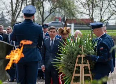 Przed Grobem Policjanta Polskiego oddano hołd ofiarom katyńskiej zbrodni