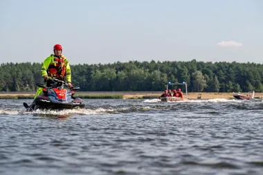 Około 70 osób na Zalewie Porajskim. Ćwiczono akcję po wypadku na wodzie