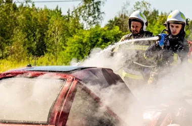 Ciężarówka staranowała auta i autobus. Ćwiczenia służb na A1