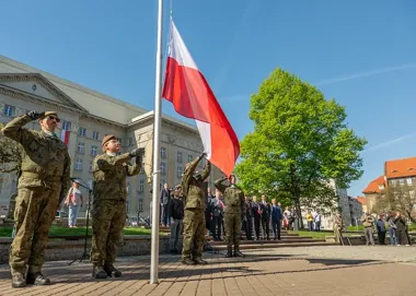Biało-czerwona na maszt – Katowice uczciły Dzień Flagi RP