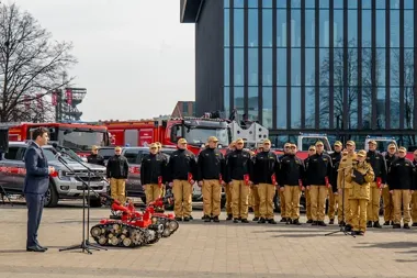 Nowy sprzęt dla strażaków – prezentacja pojazdów przed Spodkiem
