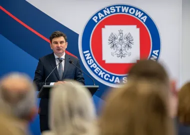 Sanepid podsumował rok i ostrzega przed grypą, która wyraźnie przyspieszyła