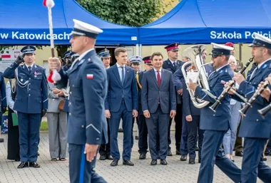 Odznaczenia, awanse i defilada. Tak świętowali policjanci w Katowicach