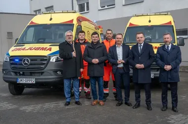 Trzy nowe ambulanse w Myszkowie – tabor powiatowego szpitala z nowym sprzętem
