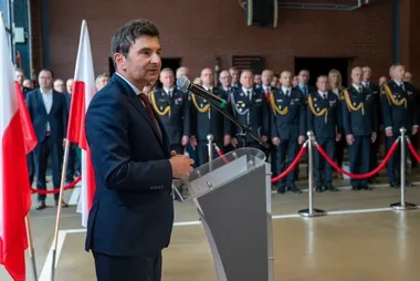 Strażacy z Mikołowa świętowali z awansami i nowym sprzętem