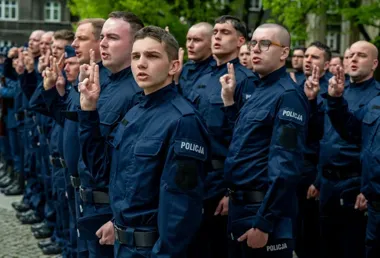 188 nowych policjantów po ślubowaniu. Teraz czeka ich szkolenie